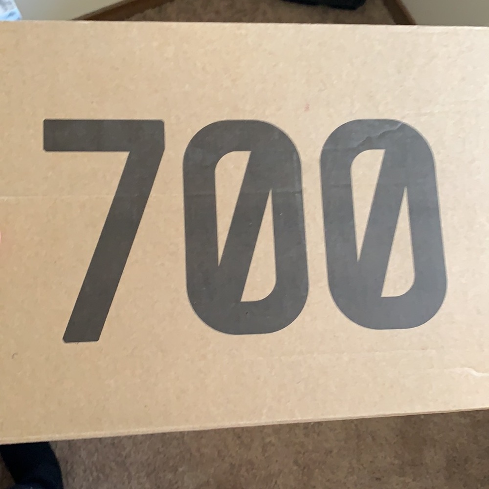 Yeezy 700 Wave Runner - Picture 2 of 3